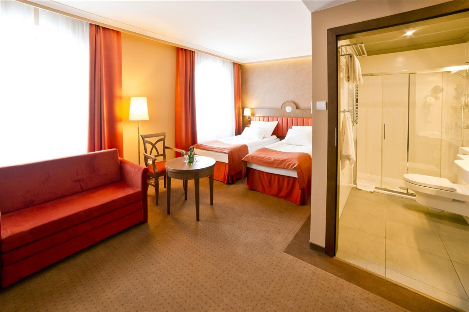 Grand Hotel Kielce Buitenkant foto