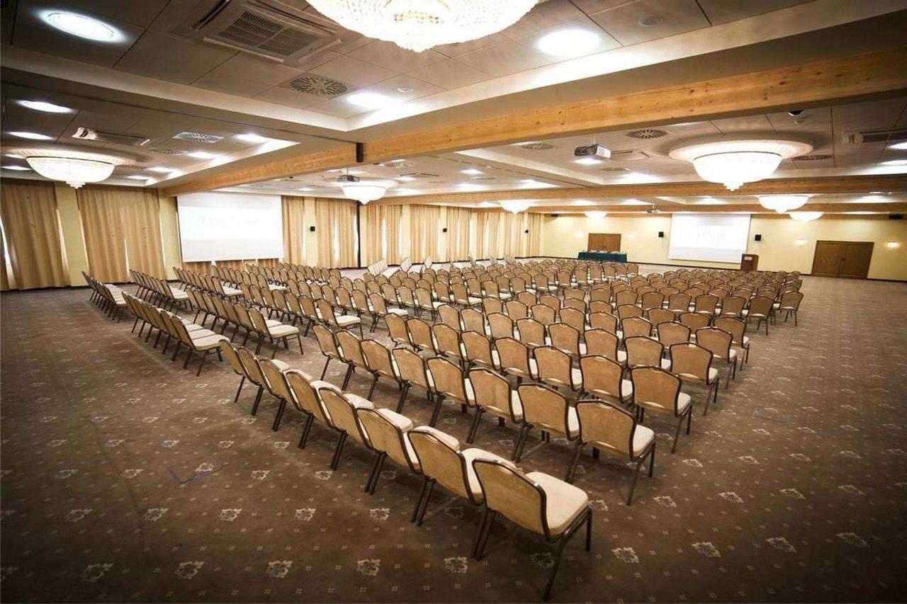 Grand Hotel Kielce Buitenkant foto