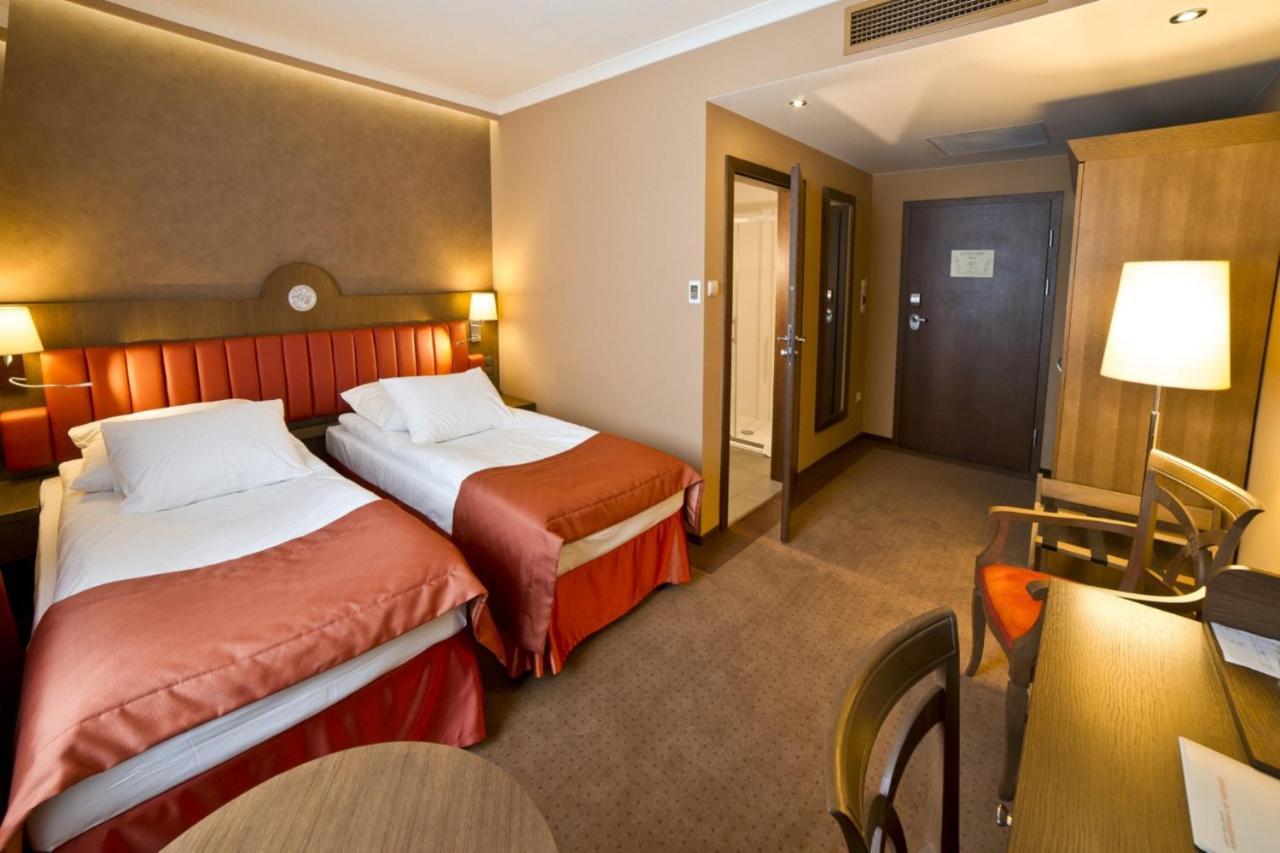 Grand Hotel Kielce Kamer foto