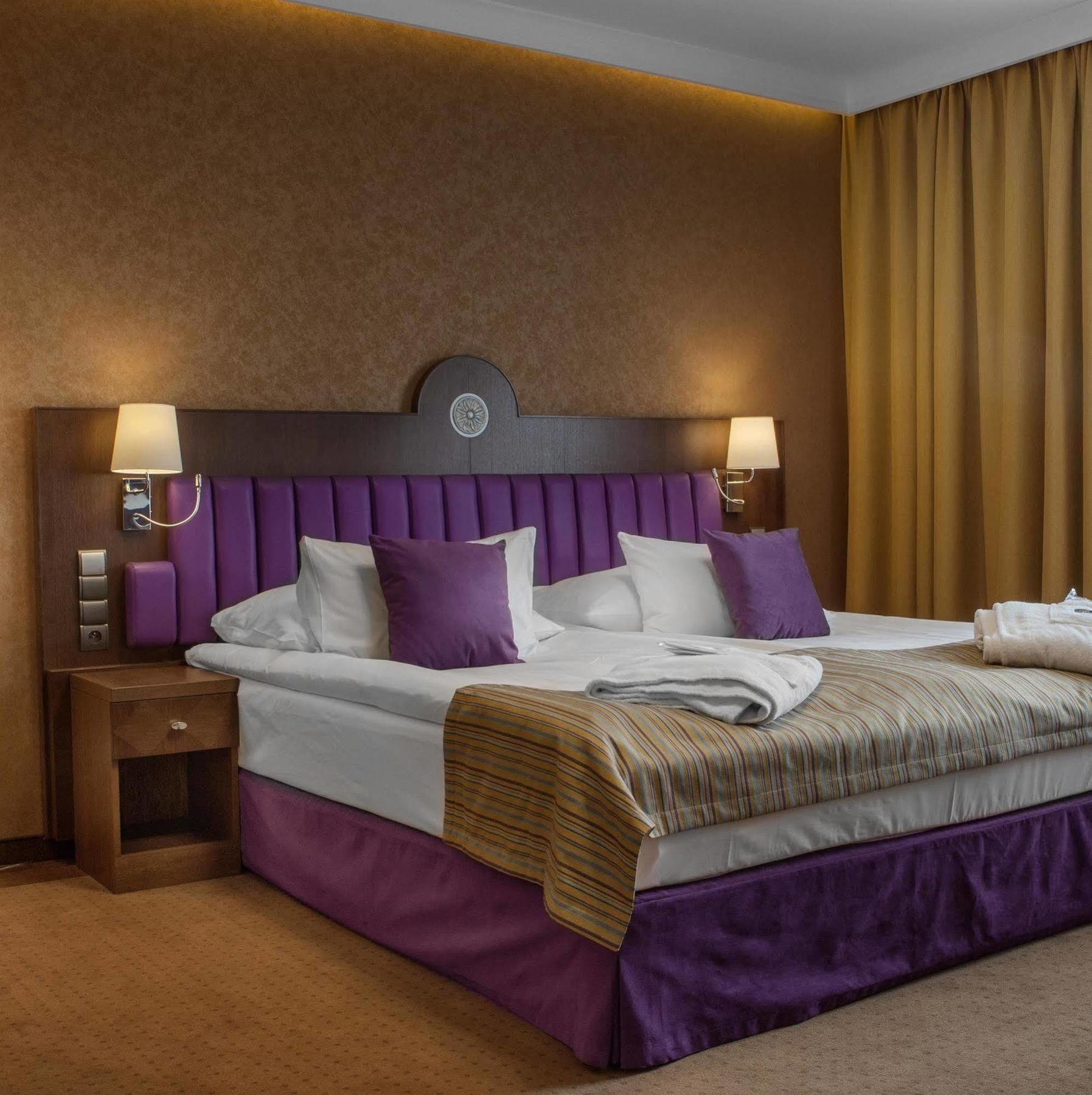 Grand Hotel Kielce Buitenkant foto