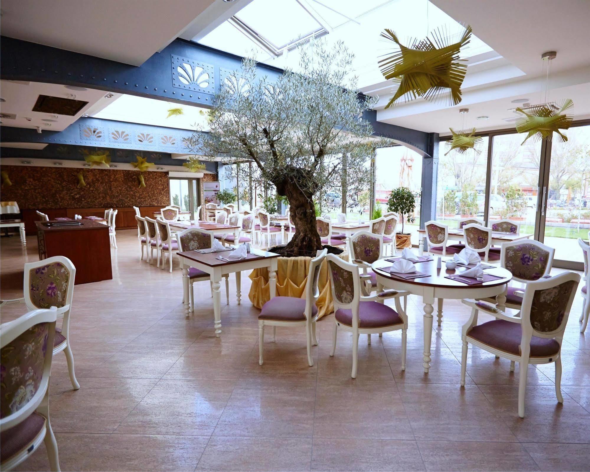 Grand Hotel Kielce Restaurant foto